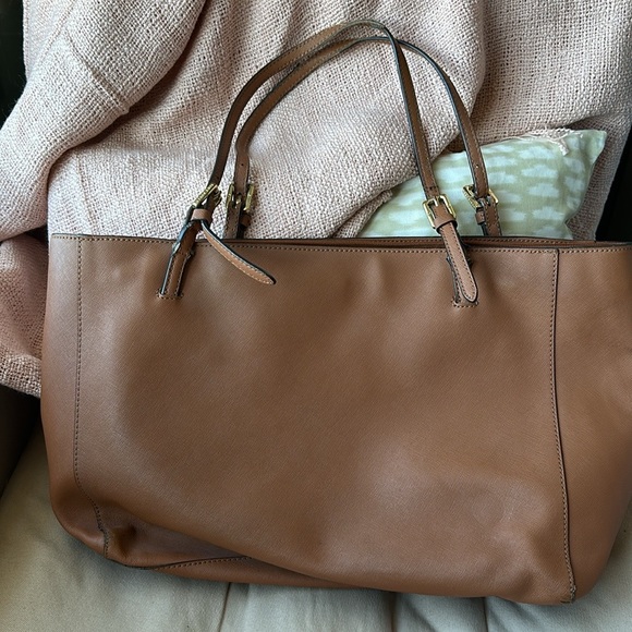 TORY BURCH Saffiano Tote - Picture 6 of 9